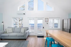 Oceanfront Shore Cottage - Newly Renovated - Image 5