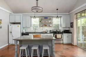 Charming Tropical Cottage - Image 5