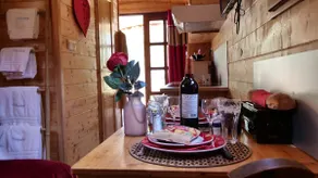 Trailer with private 24-hour Jacuzzi - Image 4