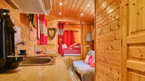 Trailer with private 24-hour Jacuzzi - Image 5
