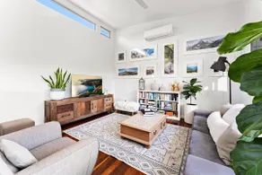 Spacious and close to everything - Image 2