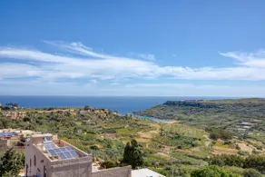 Bright 3BR w/ Valley & Sea Views Near Ramla Beach - Image 4