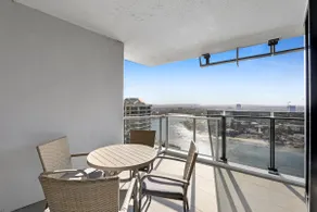 Circle on Cavill - 20th Floor Luxury - Image 2