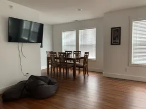 Modern & Bright in Prime Location - Image 2