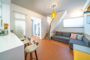 Entire Home 6–8 | 2 Parking | Near Train Station - Image 2