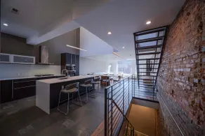 Stunning 3 Bedroom Penthouse with Roof Deck - Image 2
