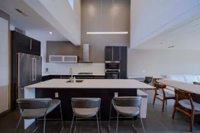 Stunning 3 Bedroom Penthouse with Roof Deck - Image 4
