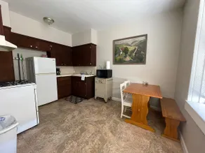 Conveniently Located Apartment - Image 2