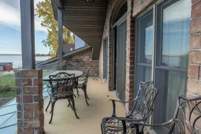 EAA Oshkosh available. Luxury Lakefront Retreat - Image 4