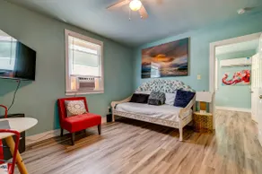 Cozy Park Circle, Charleston Guest House - Image 2