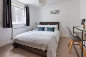 Stunning 2- Apartment with Courtyard garden - Image 4