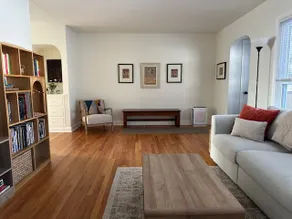 Sunny, spacious home, conveniently located. - Image 4