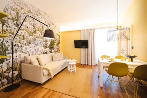 Yellow flat, vaulted kitchen, next to Uni+parking - Image 2