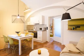 Yellow flat, vaulted kitchen, next to Uni+parking - Image 4