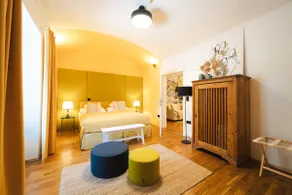 Yellow flat, vaulted kitchen, next to Uni+parking - Image 3
