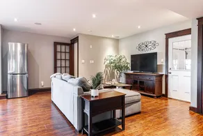 Spacious Suite • Short drive to Downtown/Festivals - Image 3