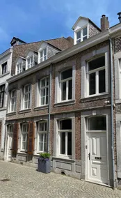 Atmospheric home in historic center - Image 3