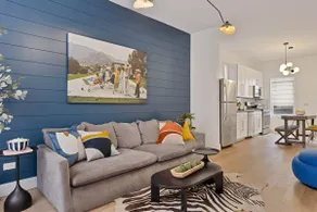 Cool Quiet Coach House, Private Access + Patio - Image 4