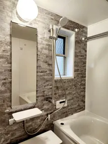 The location is a 2-minute walk from the station, making it ideal for families. - Image 5