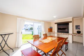 The Pelican - Stunning 3-Bedroom Holiday Home in Langebaan - Image 4
