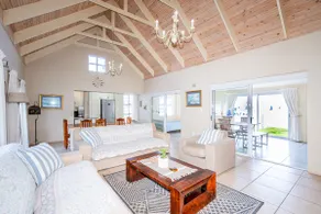The Pelican - Stunning 3-Bedroom Holiday Home in Langebaan - Image 2
