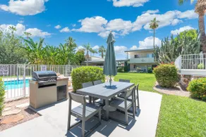 Modern & Bright 103, Heated Pool, Walk to Old Town - Image 4