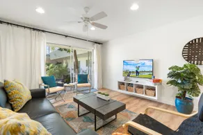 Modern & Bright 103, Heated Pool, Walk to Old Town - Image 3