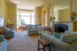 2 Seaview House -Stunning garden with beach access - Image 5