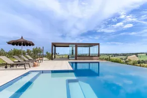 Exclusive luxury farmhouse with infinity pool - Image 4