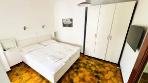 Spacious & Charming Apartment (FREE Parking) - Image 5