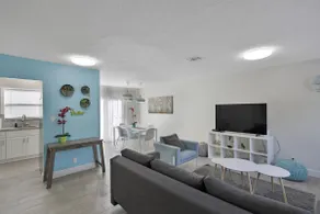 Luxurious and Modern Townhome by Sawgrass Mall 2BR - Image 4