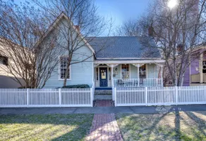 The Dimon Cottage, Suite A - Image 2