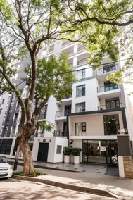 Sophisticated 1 Bed Rosebank Apartment - Image 4