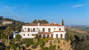 Privat villa til 20 gæster · 9 værelser · Pool og panoramaudsigt - Image 4