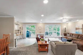 5 BR lakefront home with swim dock bunk room High Speed WiFi - Image 2
