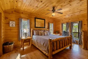 Spring Break FUN! King Suite, Fire Pit, Hot Tub - Image 4