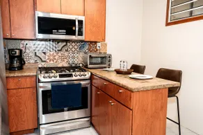 Group-Friendly Stay: 7 Private Suites & 17 Beds - Image 5