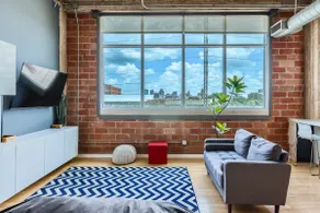 Dazzling Downtown Contemporary Loft Full Furnished - Image 4