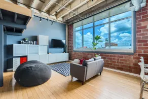Dazzling Downtown Contemporary Loft Full Furnished - Image 3