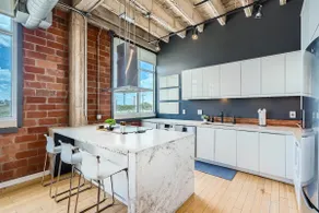 Dazzling Downtown Contemporary Loft Full Furnished - Image 2