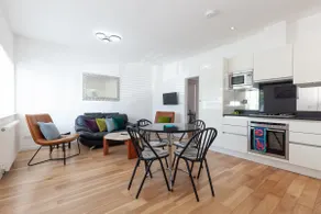 Luxury Garden Apt, Two Bed 2 En Suite with Parking - Image 5