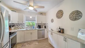 ❤ Villa & Garden in Downtown ~ 5 Min to Beaches - Image 3