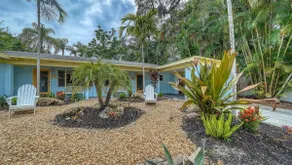 ❤ Villa & Garden in Downtown ~ 5 Min to Beaches - Image 5