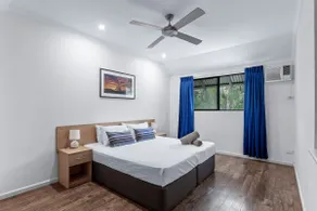Cable Beachside Apartments - Image 4