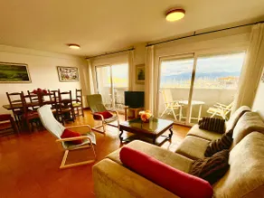 Excellent location with sea views - Image 4