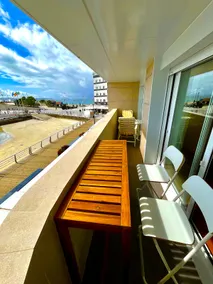 Excellent location with sea views - Image 2
