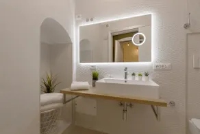 Modern apt 3bd 3bth regal palace museums duomo - Image 4