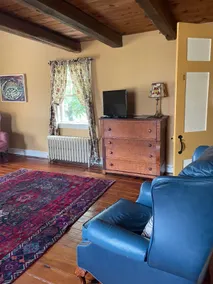 Lisa's House- A Unique Retreat - Image 5