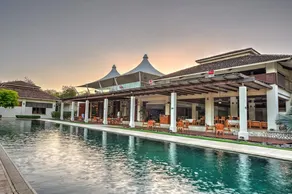 Recently Renovated Luxury Condo with Resort-Style Beach Club Access and Ocean Views - Image 2