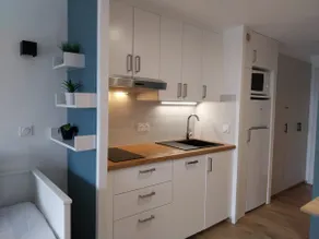 Prox St Tropez garden level apartment 400 walk to the beach - Image 2